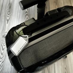 Luggage tag with safety cable 