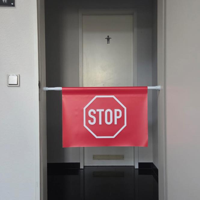 Hängewarnschild STOP